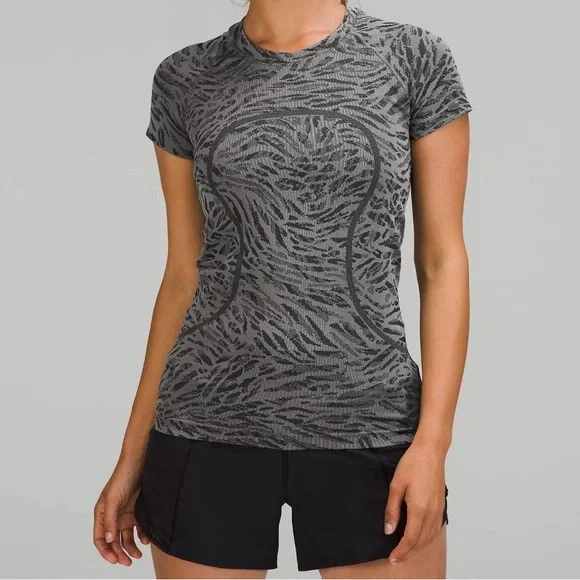 Lululemon Swiftly Tech Short Sleeve 2.0, Primal Clash Black/ Gull Grey Sz 10 - Picture 1 of 4